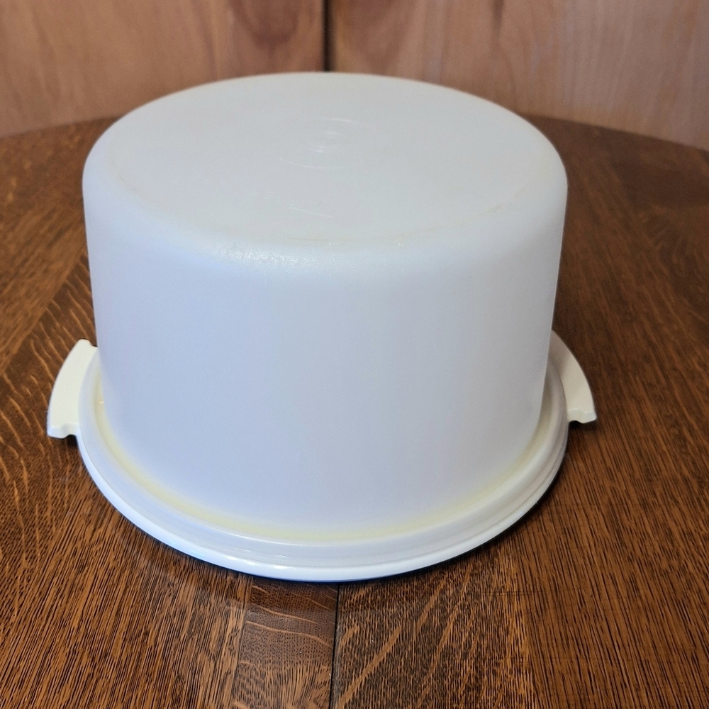 Vintage Tupperware Round Cake Taker & Pie Keeper, #683-7 & #684-2